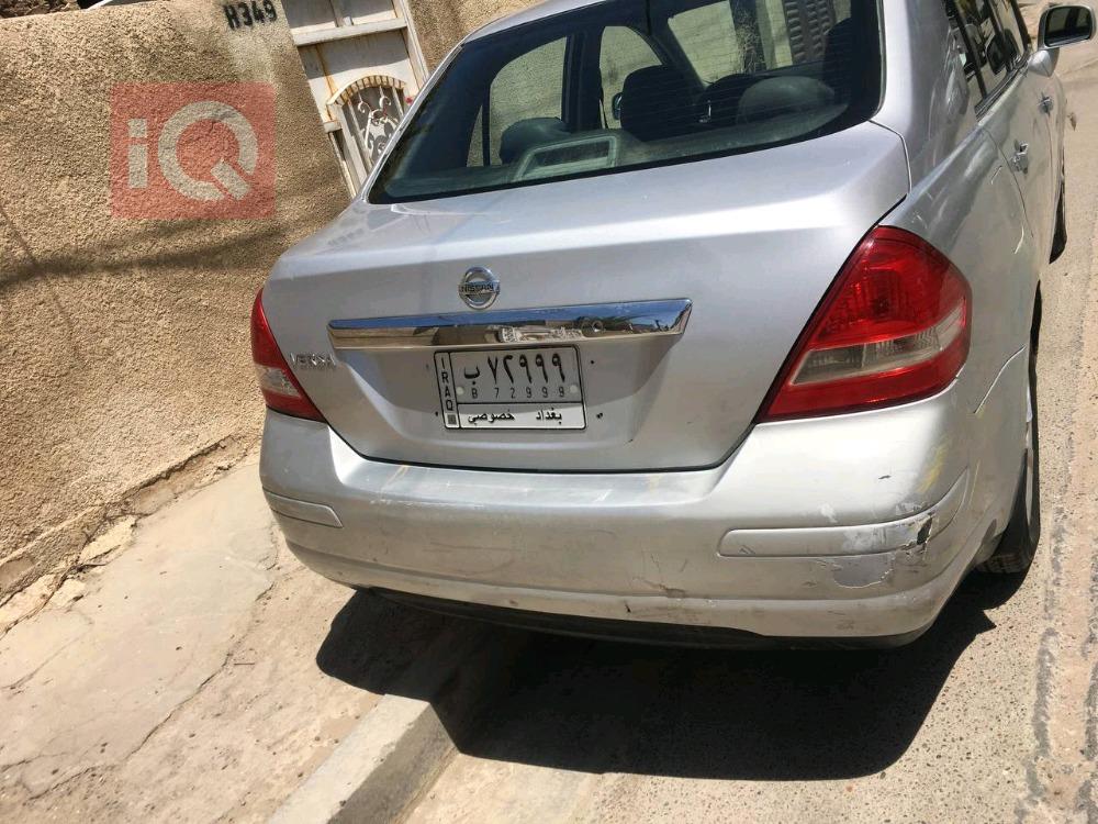 نيسان فيرسا